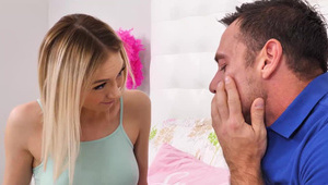 opalone i całkiem spore piersi blondynki