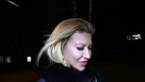 suczka liże długiego penisa i jąderka