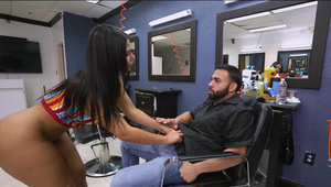 czekoladowa ślicznotka lubi długie fiuty