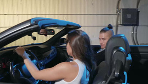 palec w pipce azjatki i lizanie sutków