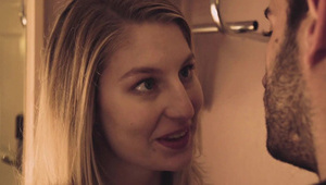 naga laska szaleje z seks zabawką na wyrku