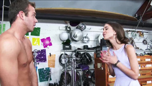 analna księżniczka na kanapie