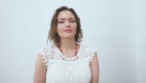 mamuśka z jędrnymi piersiami