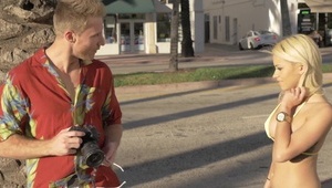 ciężarna ava rose zabawia się dildo