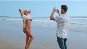 owłosiona suczka ssie bolca