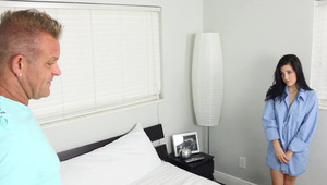 chciała mu pokazać ale on nie słucha