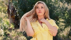 dwie urocze małolaty robią fisting na wakacjach