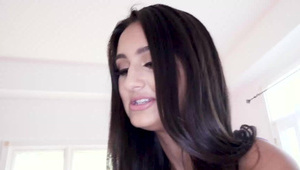 obciąga z zasłoniętymi oczami