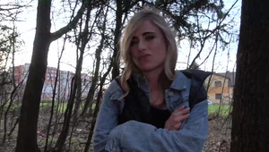 seksowna blond laseczka kocha pieprzenie w trójkącie