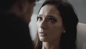 posuwa dobrą suczkę od tyłu