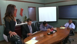 shyla w prześwitującym stroju