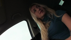 głębokie gardło blond trzydziestolatki