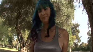 koleś wyrywa turystki na lodzika