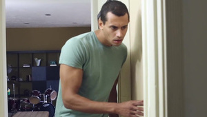 stara dama masturbuje się wibratorem