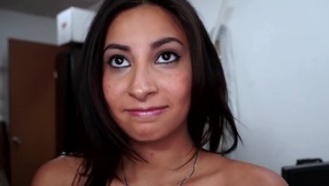 zmysłowy numerek na kanapie