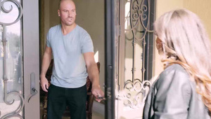 ekstra suczka bawi się cipką