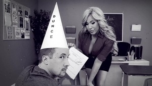 ruda mamuśka fajnie wygląda z kutasem w dziobie