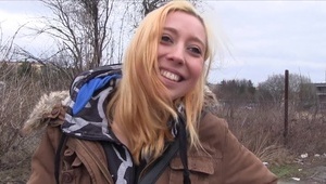 zobacz jej wielkie wary sromowe