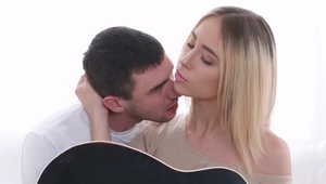 striptiz i palcówka grubego króliczka