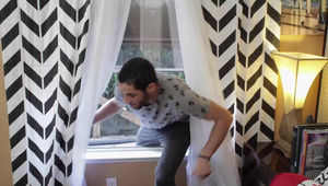 gorąca dziewczyna masturbuje się na kamerce