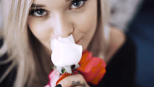 laseczka z jędrnym biustem