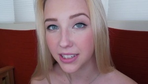 analna masturbacja na kuchennym blacie