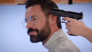 laska kuca przed jego członkiem