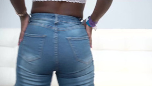 dziunia zajmuje się długą i sztywną pałą