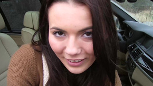 adriana masuje się po cycuszkach