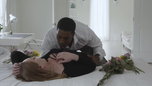 piękna kate jones ze swoim blond chłopakiem