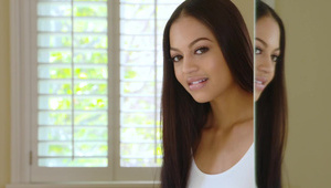 ruda masturbuje się i palu papierocha