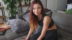 delikatnie ruchanie dwóch słodkich brunetek