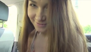 porno facet liże jej słodką muszelkę