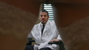 blond amatorka pozuje w rajstopach