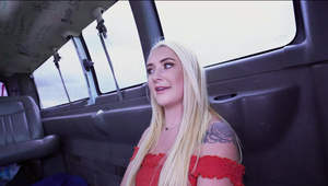 z cycatą pięknością w toalecie