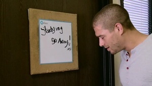 emo rosjanka ciągnie penisa