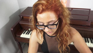 koleś posuwa seksowną uczennicę