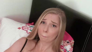 sterczące cyce i pojemny dziobek kuszącej laski