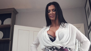 dominuje swoją niewolnicę