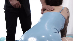 ruda suczka wibruje szparkę