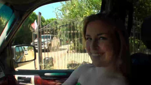 seks z rudą mamuśka na kamienistej plaży