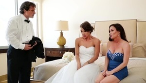 murzynka wali konia i bierze do buzi