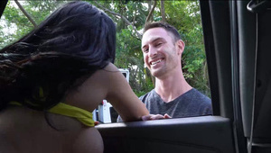 agent napala się na długonogą laseczkę