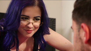 ruda babka fajnie liże członka