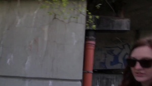 ruda babeczka lubi ssać pałę w sekretnym pomieszeniu