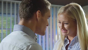 blondyneczka wibruje dziurki