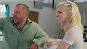 dojrzała fryzjerka z klientem