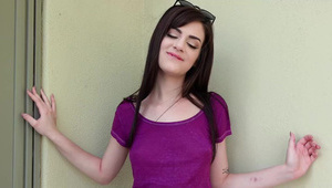 ponętne blondynki ruchają się ze znajomym kutasem