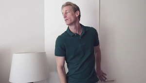 czekoladka zarzuca słodkimi pośladkami