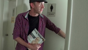 ruda w seksownym stroju